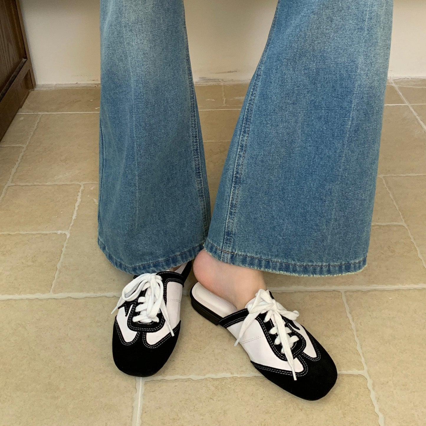 Swift_Sneakers_Mule_Black Model